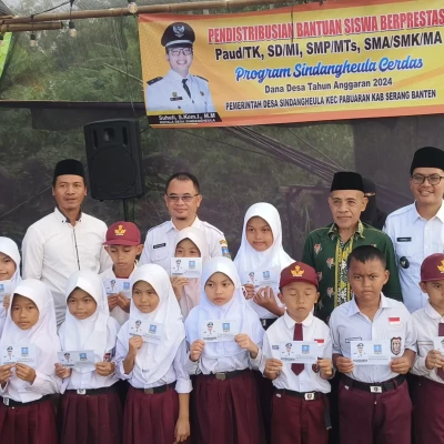 Desa Sindangheula Rayakan HUT ke-45 dan HUT RI dengan Distribusi Bantuan Beasiswa untuk 216 Siswa Berprestasi