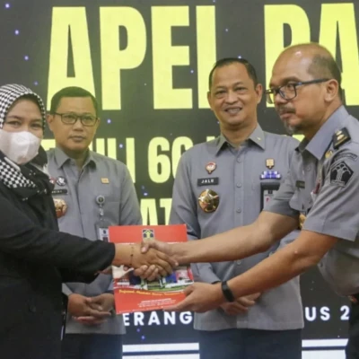 Kemenkumham Banten Serahkan Santunan Kepada Keluarga Pegawai Korban Covid-19 dalam Peringatan Hari Pengayoman ke-79