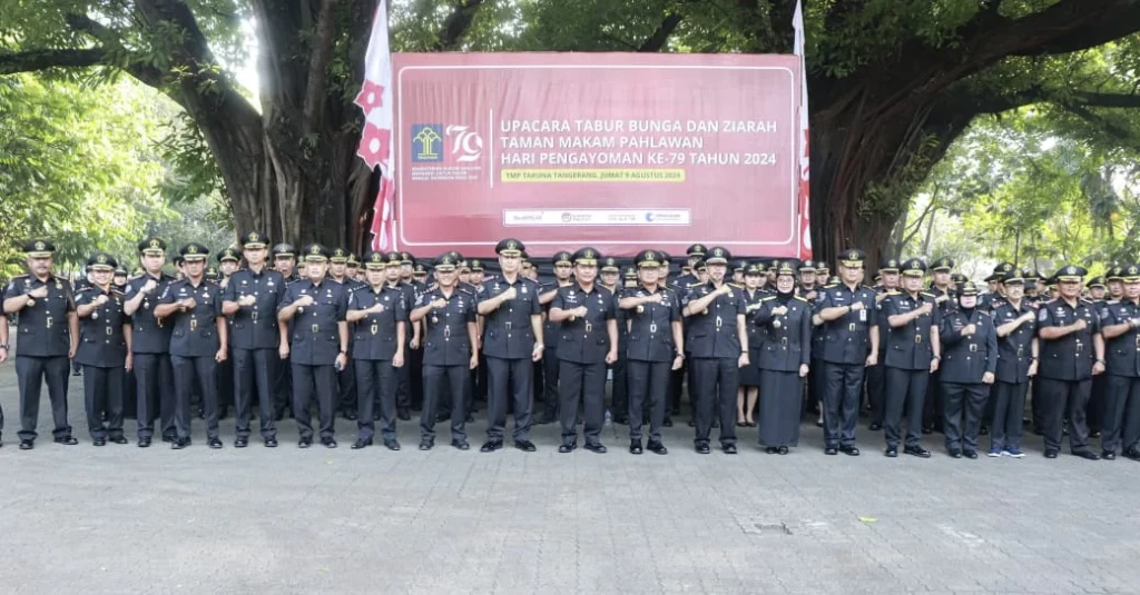 Kepala Rutan Kelas IIB Pandeglang Ikuti Upacara Tabur Bunga dan Ziarah di TMP Taruna untuk Memperingati Hari Pengayoman ke-79