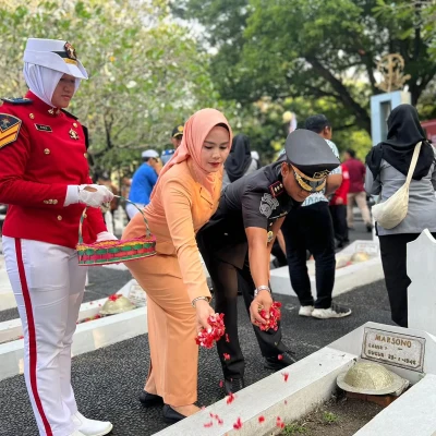 Kepala Lapas Pemuda Tangerang Ikuti Upacara Tabur Bunga dalam Peringatan Hari Pengayoman ke-79 di TMP Taruna