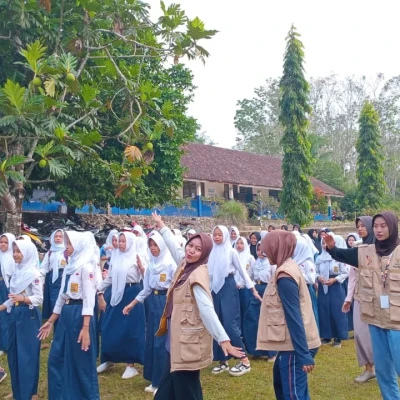 Mahasiswa Kukerta 87 UIN SMH Banten Gelar Program Senam Sehat di SMPN 3 Cileles untuk Tingkatkan Kesehatan Siswa
