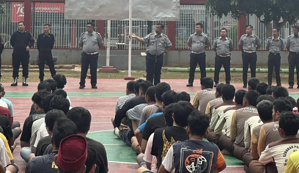 Lapas Kelas IIA Serang Gelar Pengarahan: Kalapas Tekankan Kepatuhan dan Kerja Sama dalam Menjaga Keamanan