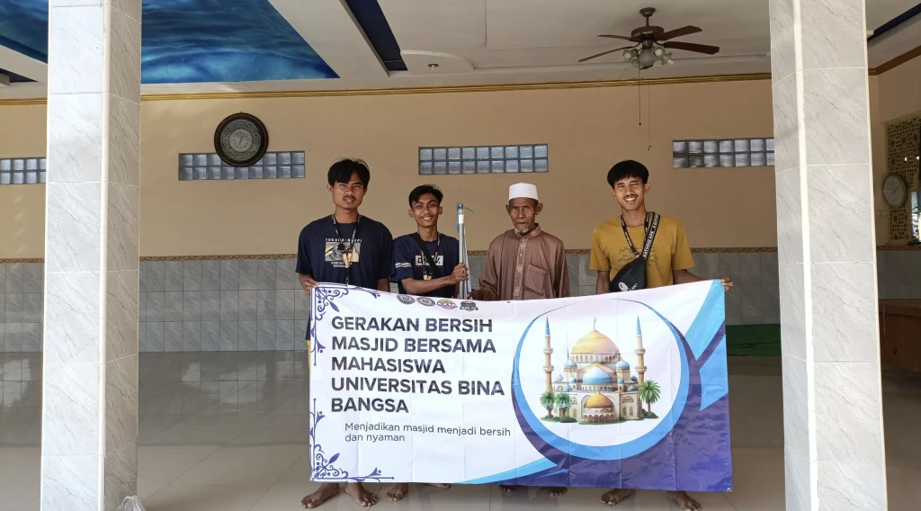 KKM Uniba Kelompok 79 Adakan Gerakan Masjid Bersih di Tangerang