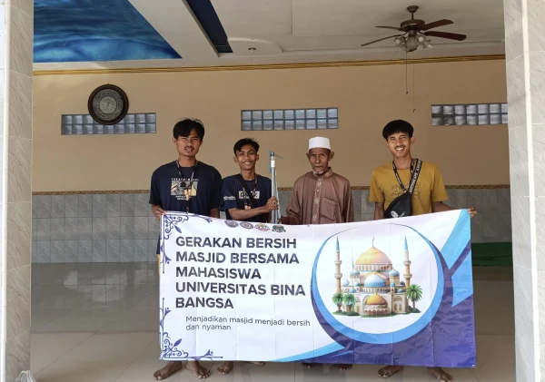 KKM Uniba Kelompok 79 Adakan Gerakan Masjid Bersih di Tangerang