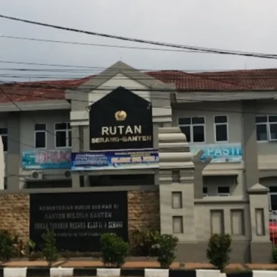 Mantan Kepala Desa Babakan Ditahan di Rutan Serang Terkait Kasus Suap Pembebasan Lahan