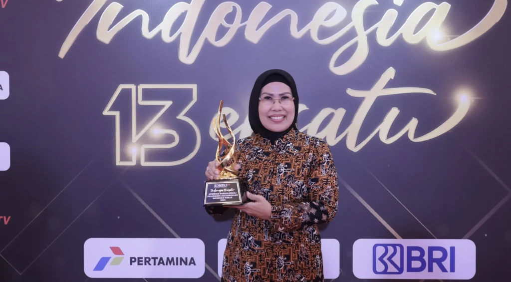 Bupati Serang Ratu Tatu Chasanah Raih Penghargaan atas Komitmen Pelayanan dan Keterbukaan Informasi Publik