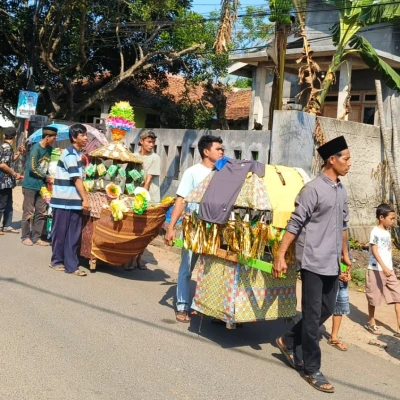 Tradisi Ngeropok: Warga Serang Rayakan Maulid Nabi dengan Semangat Kebersamaan dan Berbagi