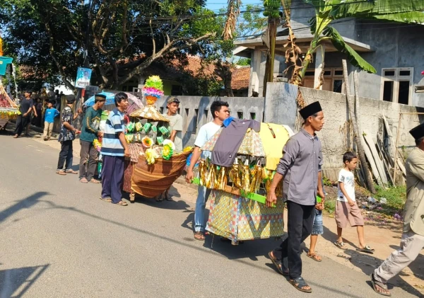 Tradisi Ngeropok: Warga Serang Rayakan Maulid Nabi dengan Semangat Kebersamaan dan Berbagi