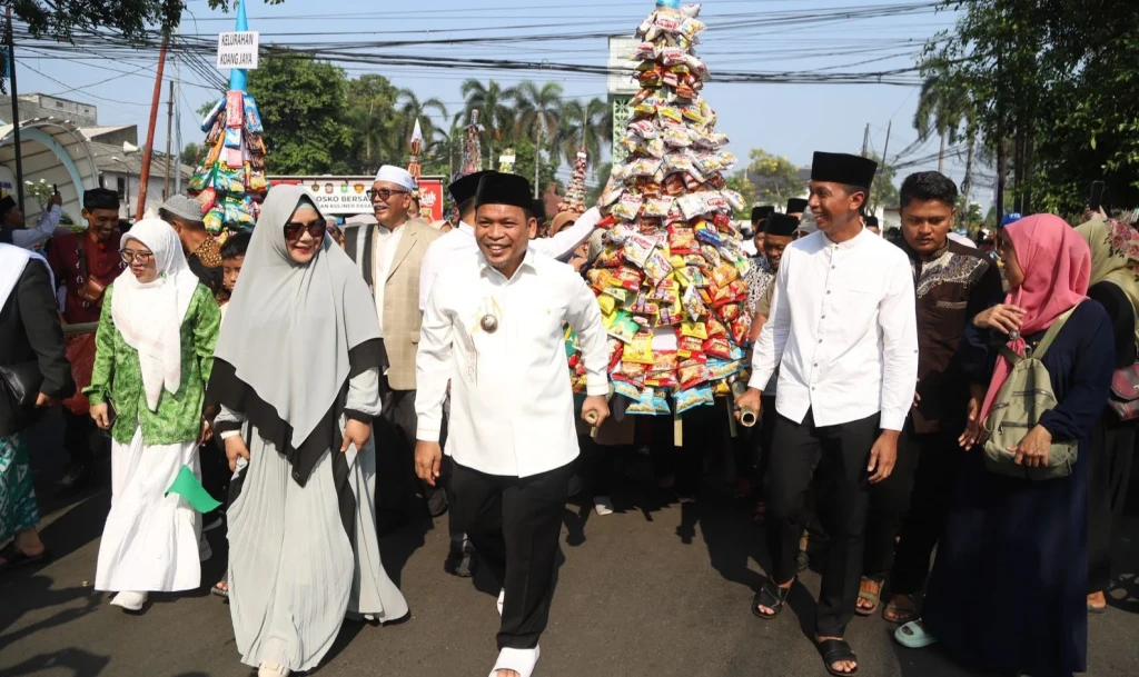Kota Tangerang Meriahkan Maulid Nabi dengan Arak-Arakan Perahu dan Gunungan