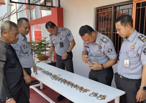Rutin Cek Gembok, Lapas Kelas IIA Serang Perketat Keamanan dan Ketertiban