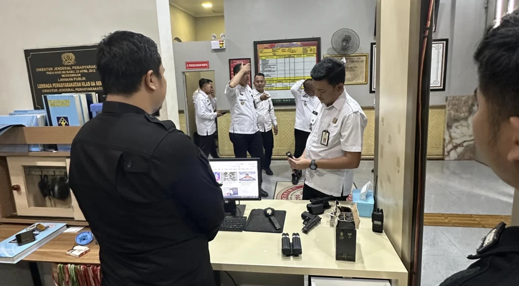 Lapas Kelas IIA Serang Gelar Pengecekan dan Pemeliharaan Rutin Senjata Api