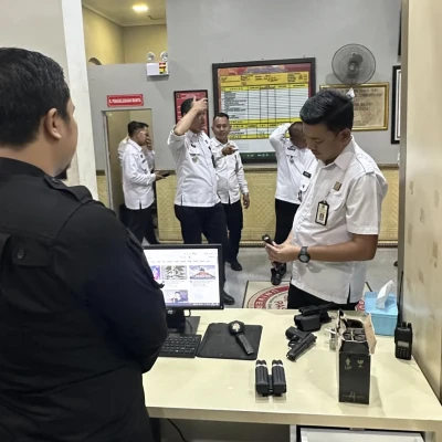 Lapas Kelas IIA Serang Gelar Pengecekan dan Pemeliharaan Rutin Senjata Api