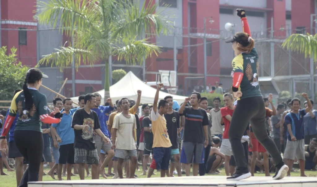 Senam Aerobik Rutin di Lapas Cilegon: Upaya Meningkatkan Kesehatan dan Kebersamaan Warga Binaan