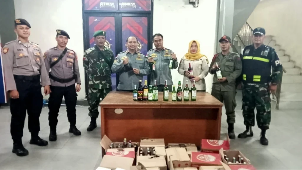 Satpol PP Tangerang Amankan 246 Botol Miras dalam Operasi Penegakan Perda