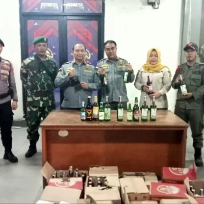 Satpol PP Tangerang Amankan 246 Botol Miras dalam Operasi Penegakan Perda