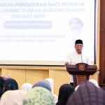 Pemkot Tangsel Salurkan Bantuan Pendidikan untuk 564 Siswa SMP dari Keluarga Tidak Mampu
