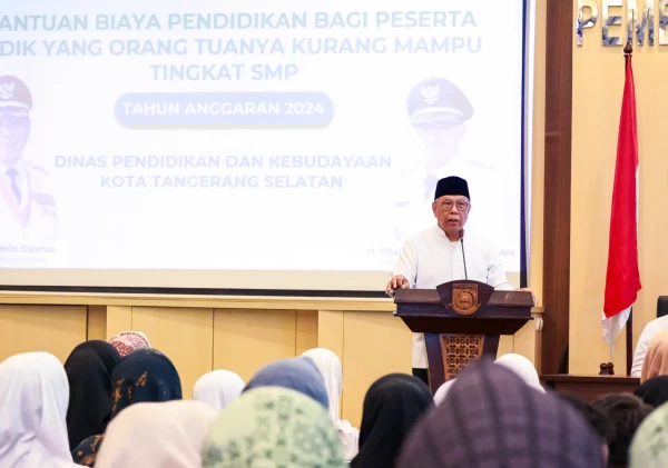 Pemkot Tangsel Salurkan Bantuan Pendidikan untuk 564 Siswa SMP dari Keluarga Tidak Mampu