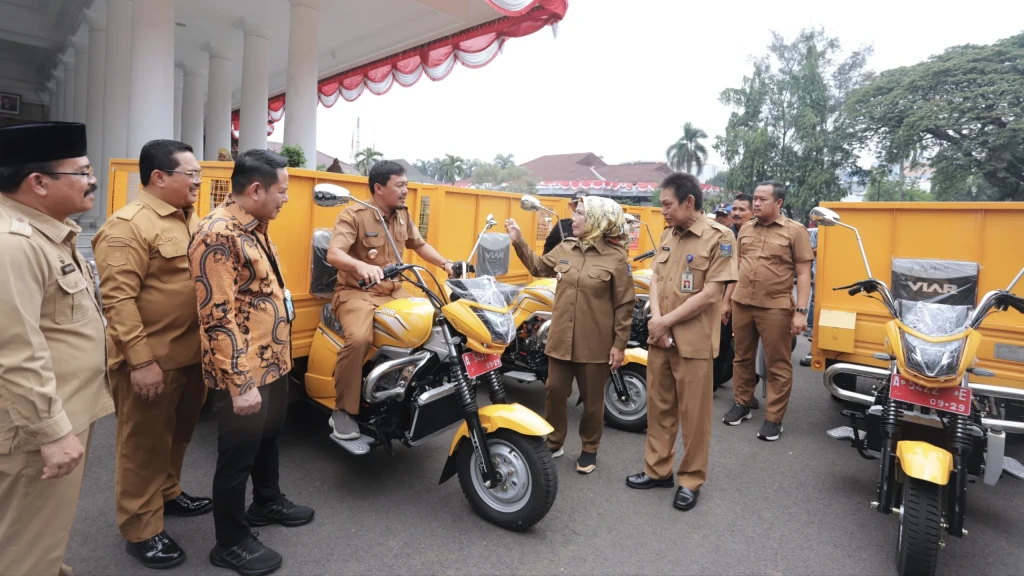 Pemkab Serang Terima 22 Kendaraan Pengangkut Sampah Hibah CSR Bank bjb untuk Pengelolaan Sampah Desa