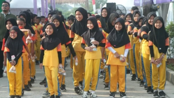500 Siswa SD Meriahkan Hari Jadi Kabupaten Tangerang ke-392 dengan Senam dan Konsumsi Telur-Susu Bersama