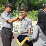 Apresiasi Kinerja: Lapas Kelas IIA Cilegon Gelar Upacara Kenaikan Pangkat Pegawai Berprestasi