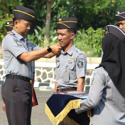 Apresiasi Kinerja: Lapas Kelas IIA Cilegon Gelar Upacara Kenaikan Pangkat Pegawai Berprestasi