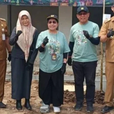 Kecamatan Tangerang Lakukan Penanaman Pohon Sambut Hari Kota Dunia di Revitalisasi Pasar Anyar
