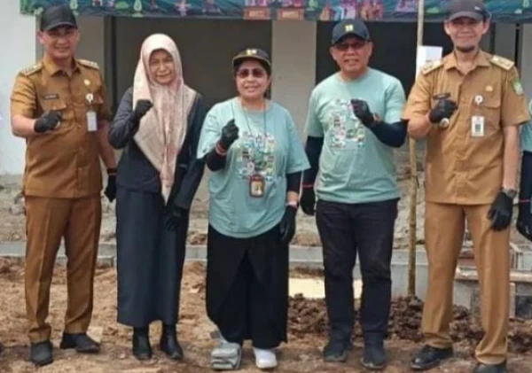 Kecamatan Tangerang Lakukan Penanaman Pohon Sambut Hari Kota Dunia di Revitalisasi Pasar Anyar