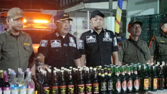 Pemkot Tangerang Sita 147 Botol Miras dalam Operasi Pengamanan di Batuceper