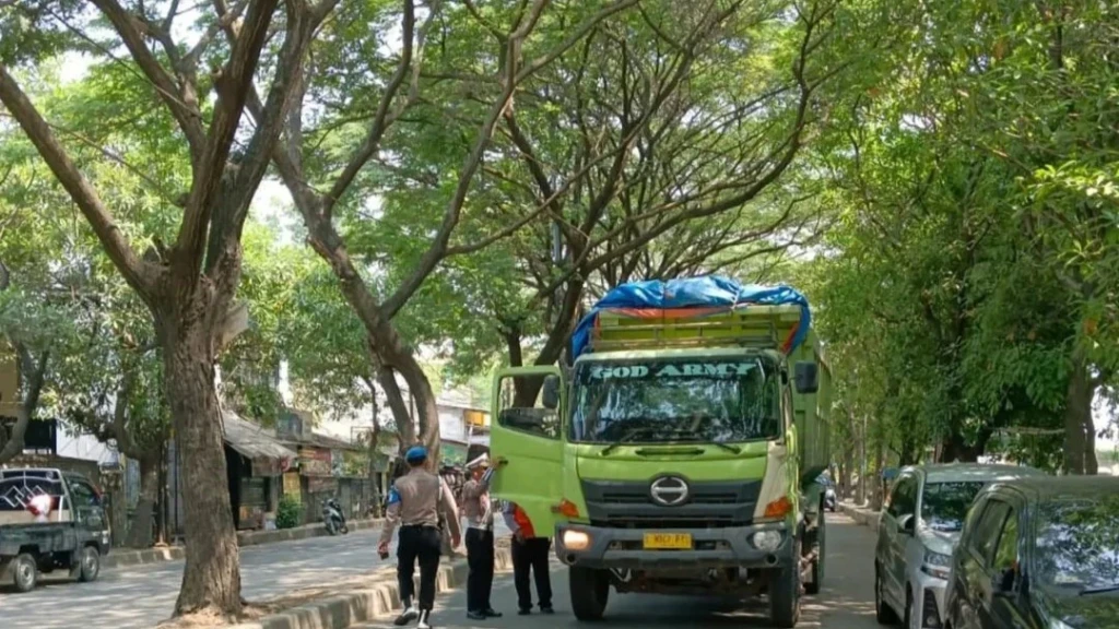 Pemkot Tangerang Gencar Tertibkan Truk Tanah yang Langgar Jam Operasional Sesuai Perwal No. 93 Tahun 2022