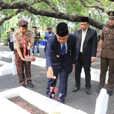 Khidmat Peringatan Hari Pahlawan: Pemkot Tangerang Gelar Upacara dan Tabur Bunga di TMP Taruna