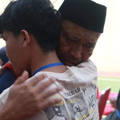 Rindu yang Tertahan: Momen Haru WBP Bertemu Keluarga di Hari Ayah di Rutan Kelas IIB Serang