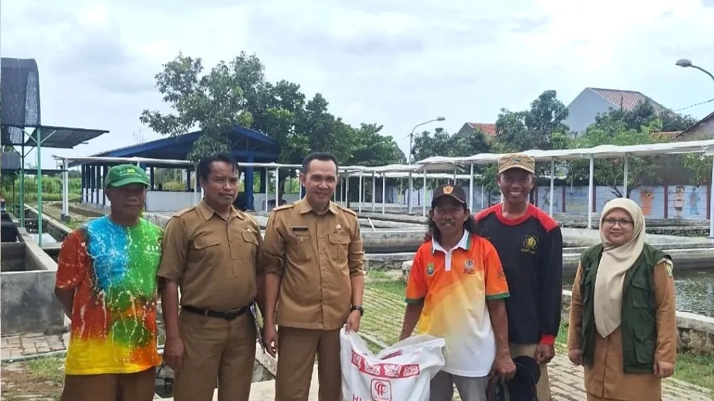 Pemkot Tangerang Salurkan 3,81 Ton Pakan Ikan untuk Tingkatkan Produktivitas Budi Daya Perikanan