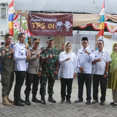 Bupati Serang Tinjau Pemungutan Suara Pilkada 2024 di Tiga TPS, Harapkan Partisipasi Masyarakat Tercapai 80%