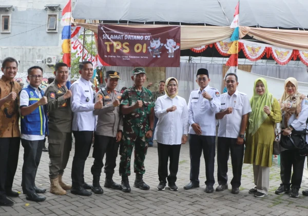 Bupati Serang Tinjau Pemungutan Suara Pilkada 2024 di Tiga TPS, Harapkan Partisipasi Masyarakat Tercapai 80%