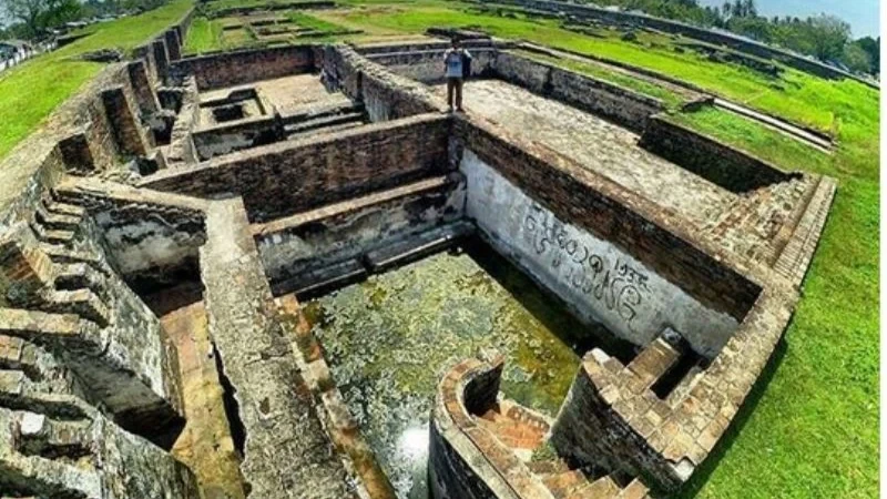 Keraton Surosowan: Jejak Kemegahan Sejarah Banten