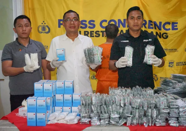 Satresnarkoba Tangerang Gerebek Gudang Obat Tramadol & Hexymer Siap Edar!