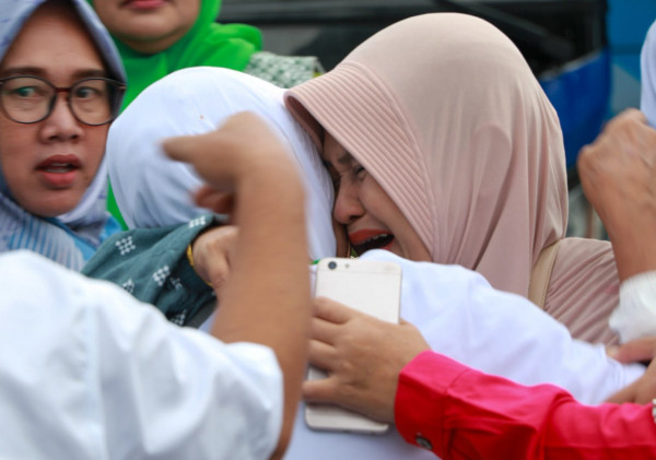 Tangis Haru Warnai Pemberangkatan 393 Jemaah Haji Kloter 1 Asal Kabupaten Serang