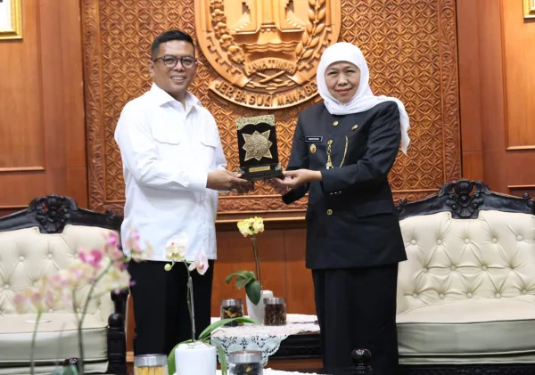 Andra Soni Temui Khofifah Bahasa Pembangunan Daerah dan Kerjasama Perbankan