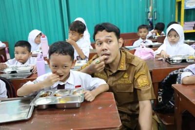 Wakil Wali Kota Serang Cicipi Langsung Menu Makan Bergizi Gratis, Pastikan Anak Sekolah Dapat Asupan Sehat