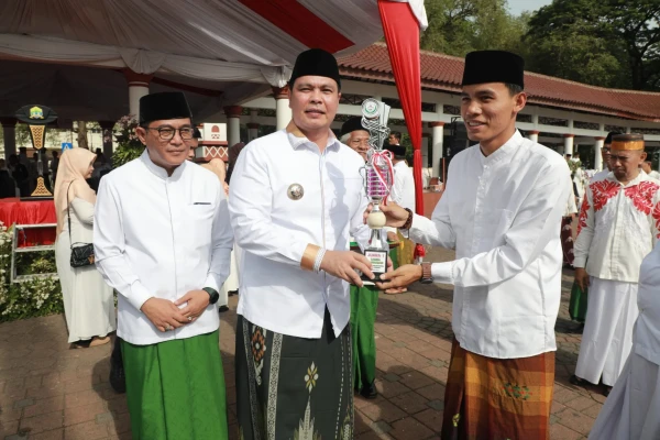 Ribuan Santri Padati Alun-Alun Serang, Peringatan Hari Santri 2025 Jadi Momen Kolaborasi Pemerintah dan Pesantren