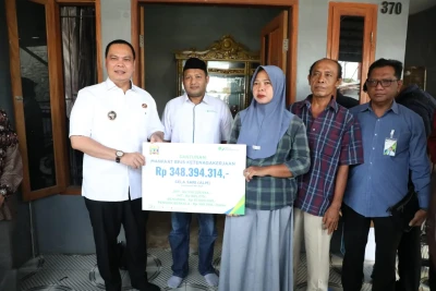 Tangis Haru di Lebak Gempol: Wali Kota Serang Serahkan Santunan BPJS, Titip Pesan Menyentuh untuk Anak-anak yang Ditinggalkan