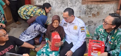 “WA Warga Dibalas Wali Kota”, Langsung Tinjau Rumah Nenek Romlah: Bantuan Digulirkan Kilat
