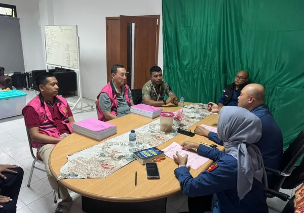 Kejati Banten Serahkan Dua Tersangka Korupsi Jual Beli Minyak Goreng ke JPU