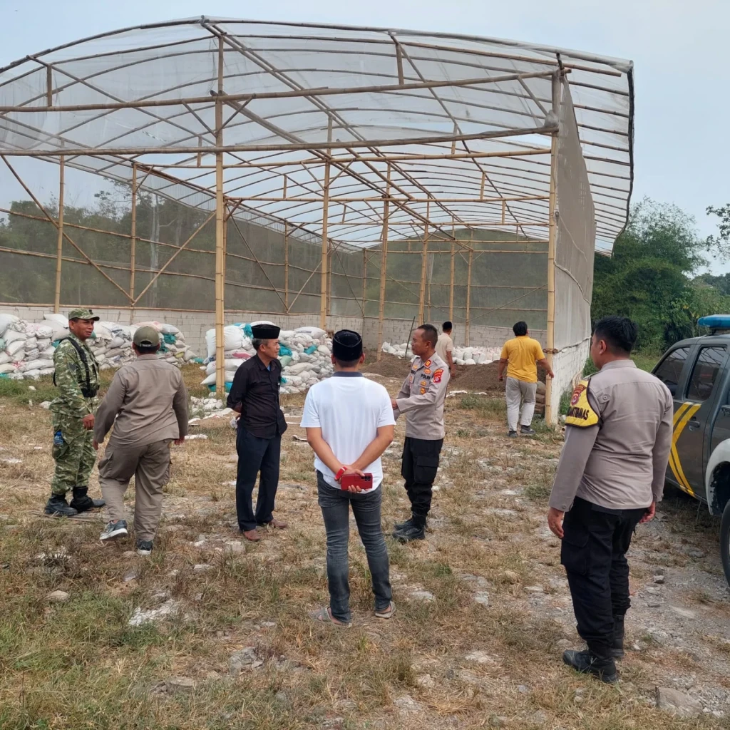 Warga Keluhkan Bau Kotoran Ayam di Mander, Polsek Pamarayan Turun Tangan