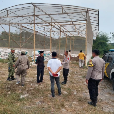 Warga Keluhkan Bau Kotoran Ayam di Mander, Polsek Pamarayan Turun Tangan