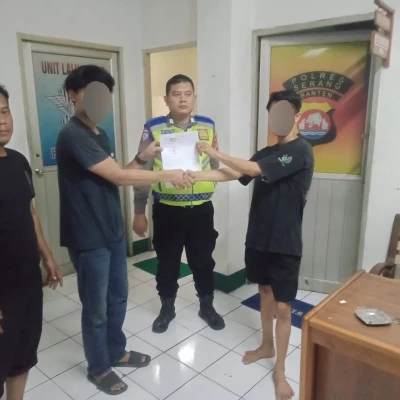 Nyaris Baku Hantam, Polsek Cikande Damaikan Dua Sopir Angkot di Depan PT Nikomas