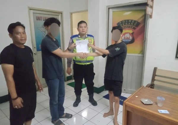 Nyaris Baku Hantam, Polsek Cikande Damaikan Dua Sopir Angkot di Depan PT Nikomas