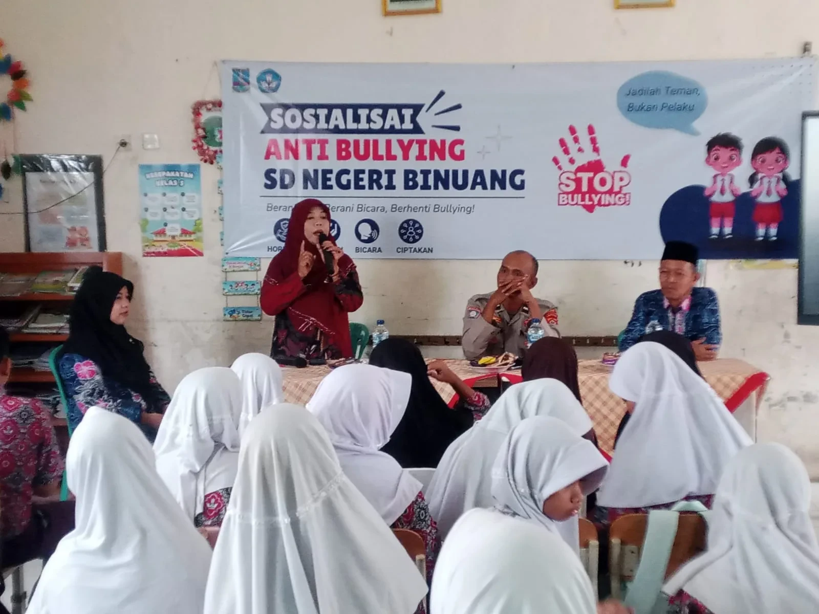 Cegah Bullying Sejak Dini, Polsek Carenang Edukasi Siswa SDN Binuang