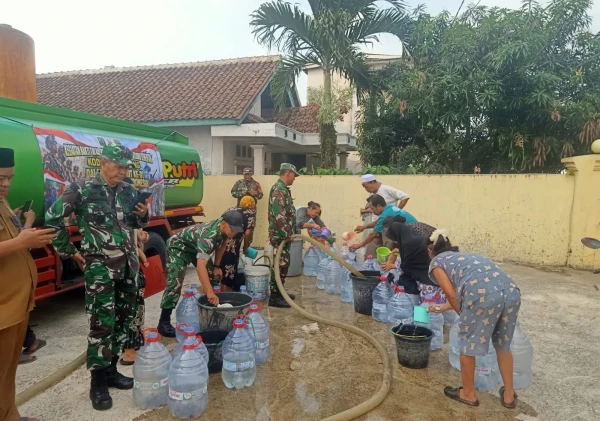 Wujud Kepedulian, TNI-Polri Bantu Air Bersih Warga Pematang Kragilan