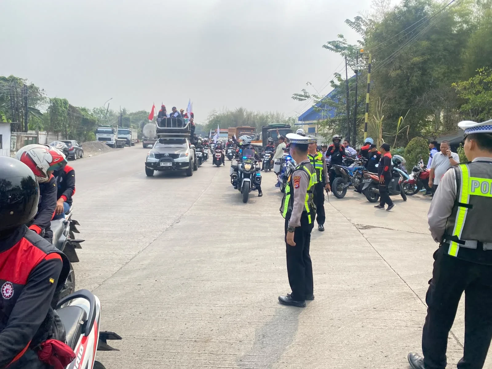 Kapolsek Cikande Pimpin Langsung Pengamanan Ratusan Buruh Menuju KP3B